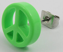Обеца за ухо със зелен Peace – 3 лева
