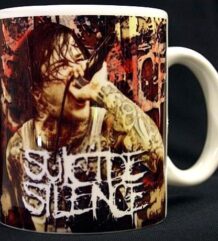 Чаша на Suicide Silence с групата
