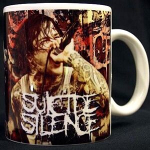 Чаша на Suicide Silence с групата