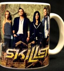 Чаша pа кафе на Skillet с цялата група