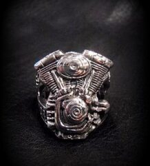 Масивен рокерски пръстен от медицинска стомана с форма на V-twin двигател