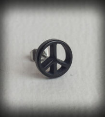 Обеца за ухо Peace черна 10мм от акрил