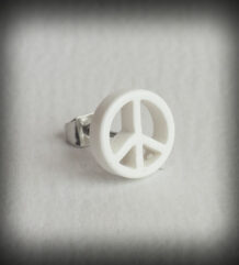 Бяла обеца за ухо Peace 10мм от акрил