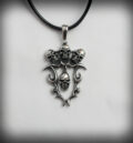 Медальон с черепи и трайбъли от стомана