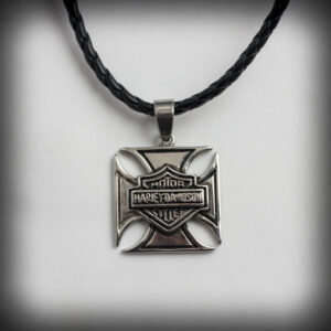 Висулка Harley-Davidson железен кръст от медицинска стомана върху черна плетена връзка
