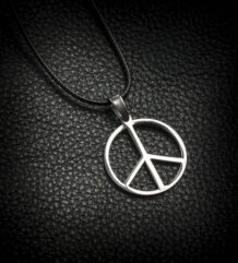 Дамски медальон със знака Peace