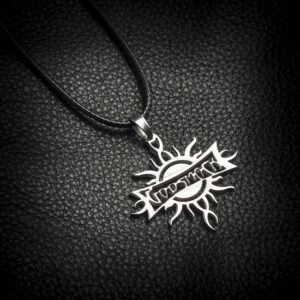 Медальон на Godsmack със слънцето