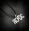 Мъжки медальон на AC/DC