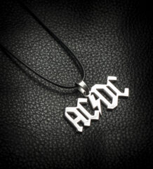 Мъжки медальон на AC/DC