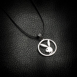 висулка от стомана Playboy със зайче в кръгла рамка