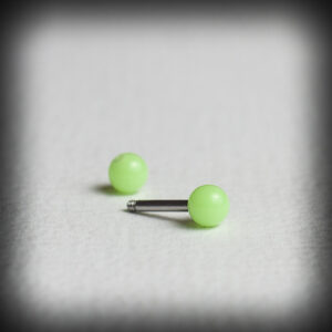 Зелена обеца с топчета от медицинска стомана 1.2x6x4mm - Hover Image