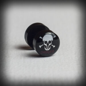 Черна обеца ухо тип флеш 1.2mm с череп и надпис Danger