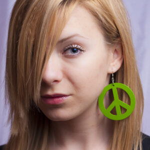Хипи обеца за ухо зелена Peace дърво - Hover Image
