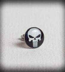 Обеца за ухо Punisher 9.6 мм. с череп и винт