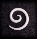 Бял силиконов разширител за ухо 3мм със спираловидна форма