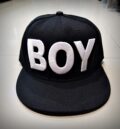 Качествена черна шапка с права козирка и релефна бяла бродерия BOY