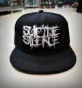 Черна евтина метъл шапка с козирка Suicide Silence с бяла релефна бродерия
