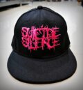 Черна шапка с права козирка на Suicide Silence с розова релефна бродерия