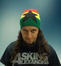 Зимна мъжка шапка Rasta в цветовете на Ямайка с голяма черна звезда