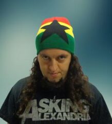 Зимна мъжка шапка Rasta в цветовете на Ямайка с голяма черна звезда
