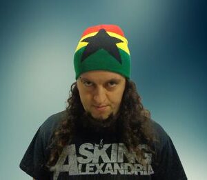 Зимна мъжка шапка Rasta в цветовете на Ямайка с голяма черна звезда