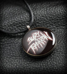 Дамски медальон на Bury Tomorrow