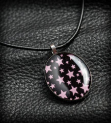 Овален медальон на розови звезди - 8 лева