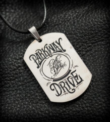 Мъжки медальон на Parkway Drive