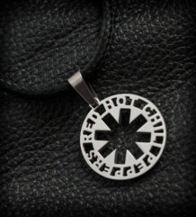 Медальон на Red Hot Chili Peppers