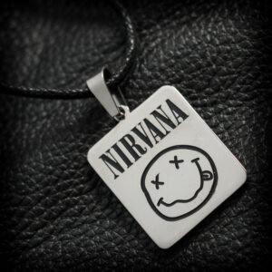 Медальон Nirvana от медицинска стомана със Smiley face лого