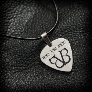 стоманено колие перце Black Veil Brides BVB от медицинска стомана върху черна кожа