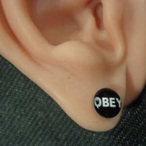 Хип хоп обеца за ухо с логото на OBEY - Hover Image