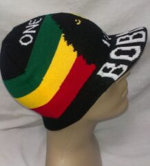 Ръчно плетена зимна шапка Bob Marley с козирка и надпис One Love