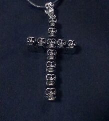 Масивен медальон с Кръст в черепи
