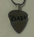 Пънкарски медальон с перце на The Clash