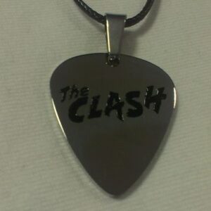 Пънкарски медальон с перце на The Clash