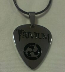 Страхотен медальон перце на Trivium