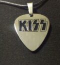 Страхотен медальон с перце на Kiss