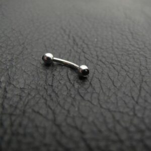 Сребриста piercing обеца за вежда с черни камъчета 1х9х3мм