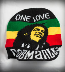 Зимна мъжка шапка Bob Marley с козирка и надпис One Love