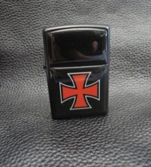 Запалка с червен Малтийски кръст