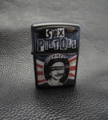 Черна бензинова запалка на Sex Pistols
