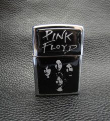 Сива запалка на Pink Floyd с групата