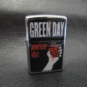 Сива запалка на Green Day - American Idiot