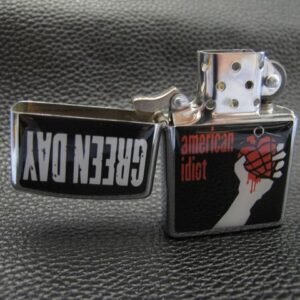 Сива запалка на Green Day - American Idiot - Hover Image