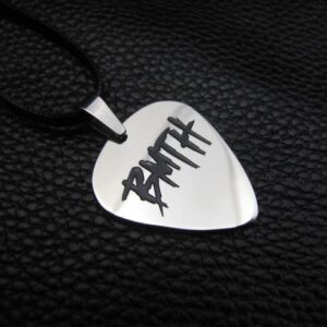 Медальон перце на Bring me the Horizon