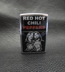 Сива запалка на Red Hot Chili Peppers