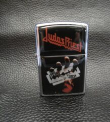 Запалка на Judas Priest с бръснарско ножче