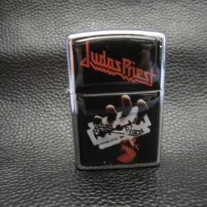 Запалка на Judas Priest с бръснарско ножче