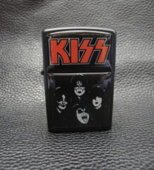 Страхотна запалка на KISS с групата